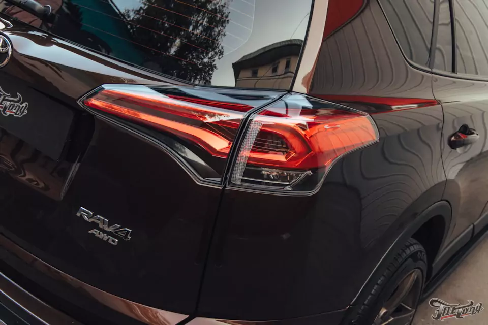 Предпродажная подготовка Toyota RAV4 в отделе детейлинга
